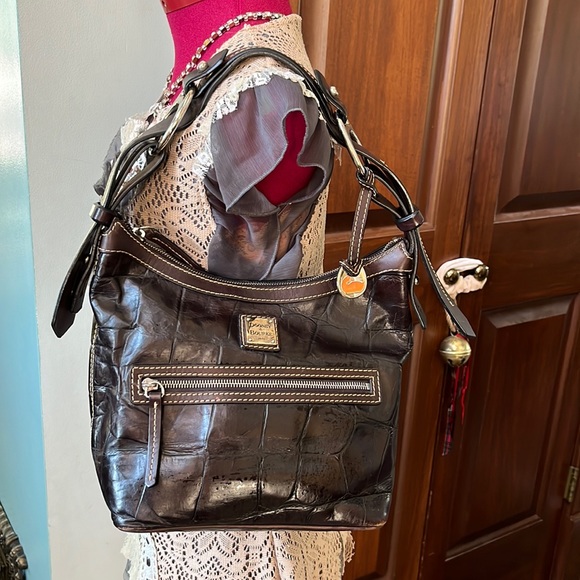 Dooney & Bourke Vintage Croc pattern Leather dark brown Shoulder Bag - Picture 3 of 17
